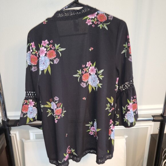 Women's Top Open Kimono Style Blouse Lacy Bell Sleeves Floral Size Small - Picture 5 of 11